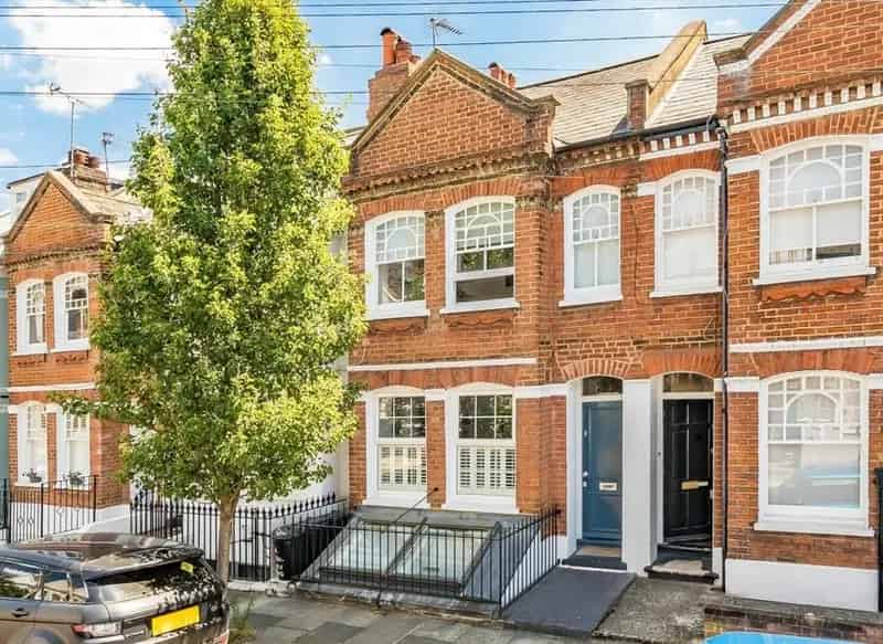 2 Bed Split Level Apartment Bury Triangle Fulham