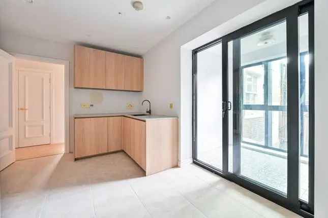 Flat to rent in Union Street, London Bridge, London SE1