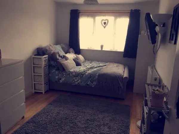 Flat For Rent in Eastbourne, England