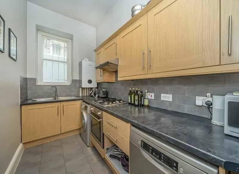 Large 2 Double Bedroom Apartment near Holland Park
