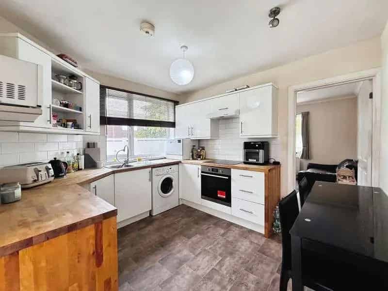 3 Bed Flat for Sale Spacious Maisonette with Courtyard Parking