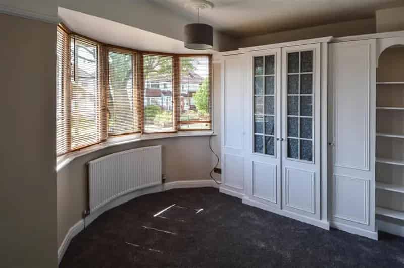 2 Bedroom Semi Detached House Near Queen Elizabeth Hospital