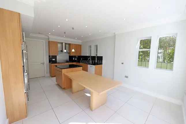 Detached house to rent in Kingsley Way, London N2