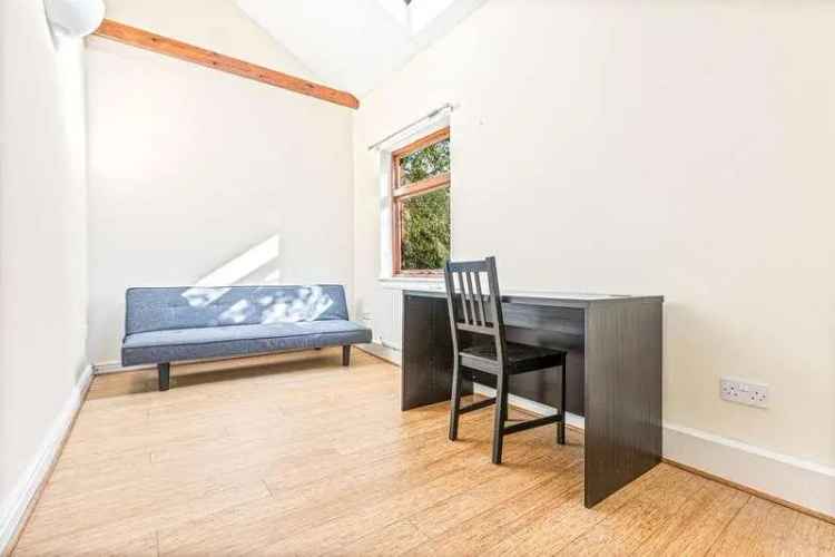 2 Bed House for Sale Spacious 2 Shower Rooms Good Garden No Chain