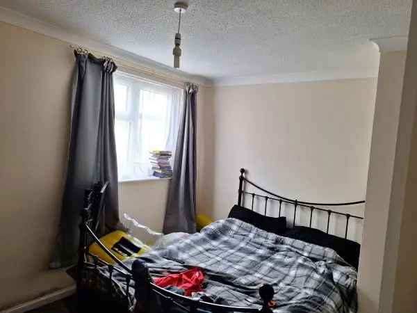 Flat For Rent in St Dennis, England