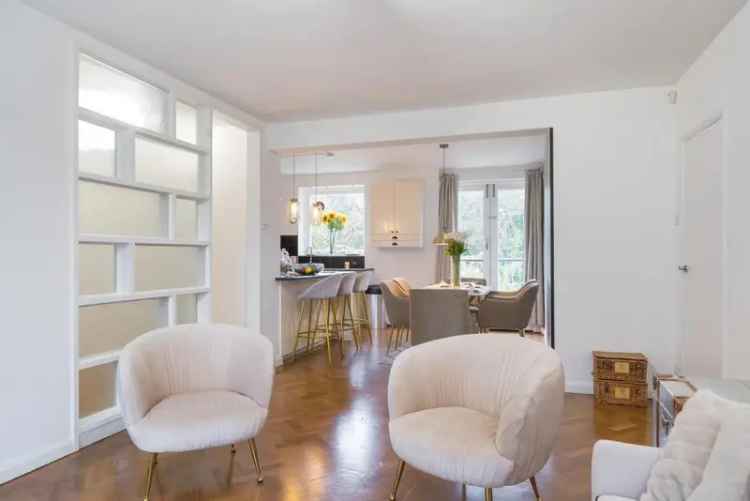 Flat For Sale in London, England