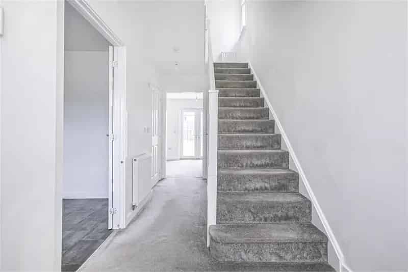 2 Bed End Terraced House with Modern Kitchen and En-suite