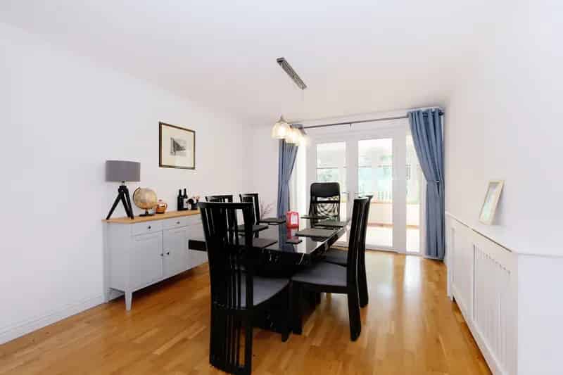 3 Bedroom House with Garden Room and Secluded Garden in Aberdeen