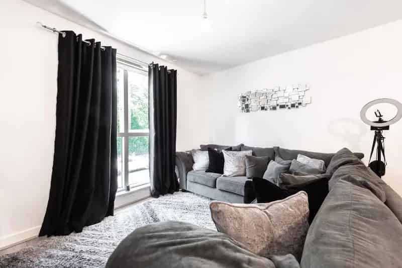 2 Bedroom Flat for Sale for Investors
