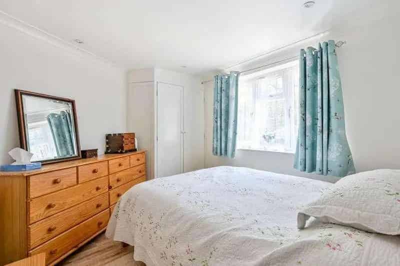 4 Bed House for Sale in Guildford Near Amenities