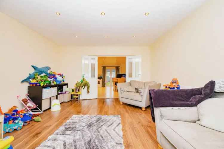 Extended 2 Bed House Near Amenities and Schools