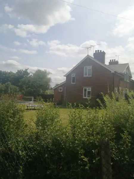 2 Bed House Large Garden Ample Storage Thurston