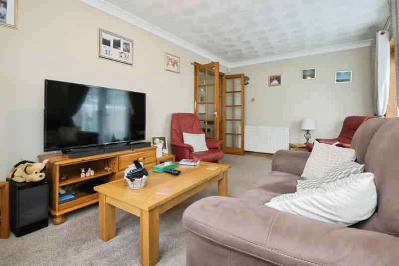 Spacious 3-Bedroom Detached Bungalow in Sholing