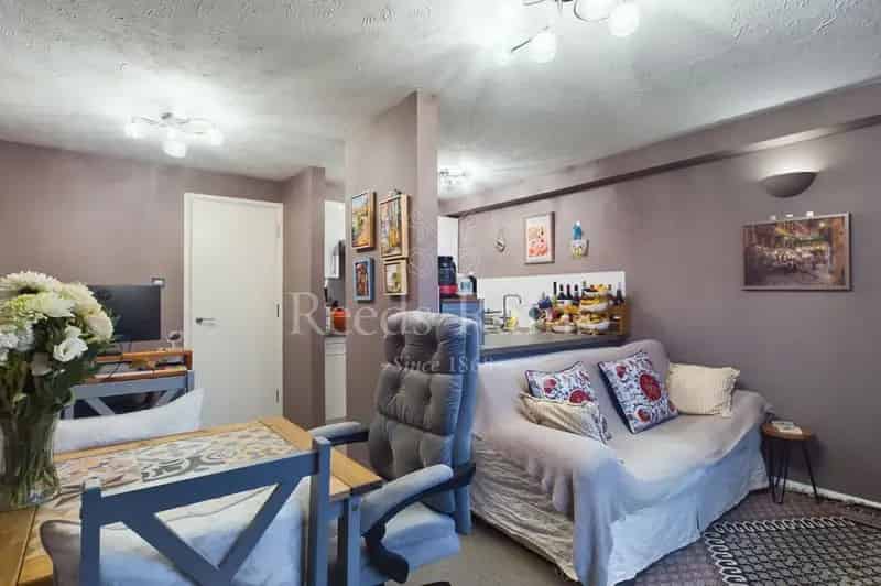 1 Bedroom Flat for Sale Greenhithe Kent DA9