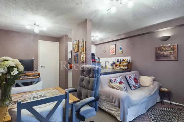 1 Bedroom Flat for Sale Greenhithe Kent DA9