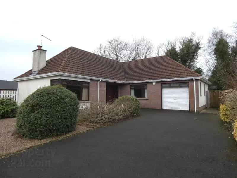 3 Bed Detached Bungalow Near Town Centre