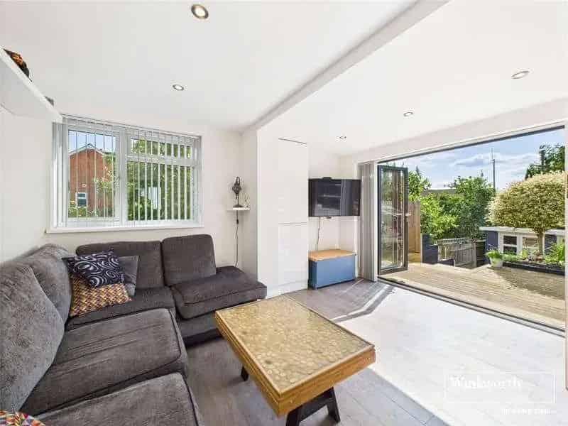 3 Bed Flat for Sale No Onward Chain