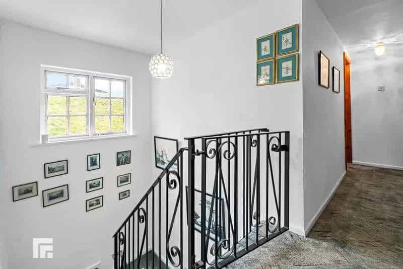 6 bed house for sale
