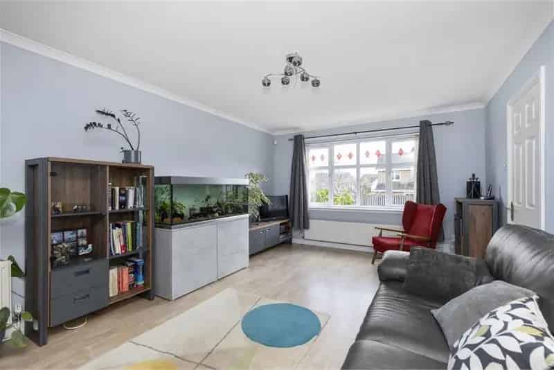 4 Bed Detached House 3 Reception Rooms Large Plot Family Home