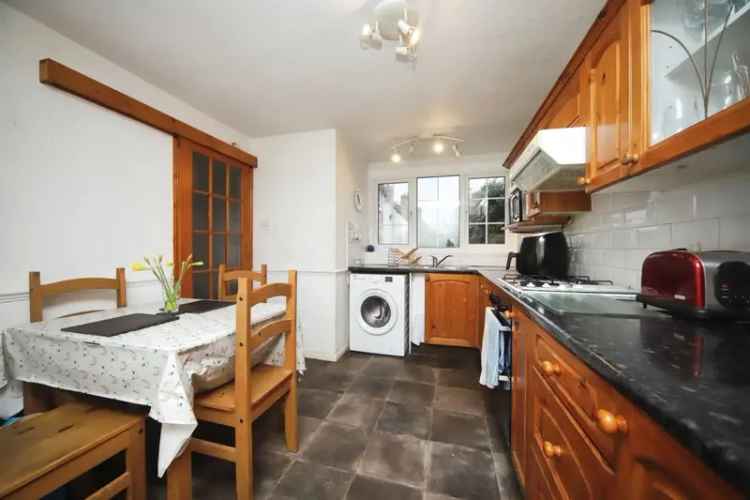 Spacious 3-Bed House in Taunton - Garage & Parking - No Chain