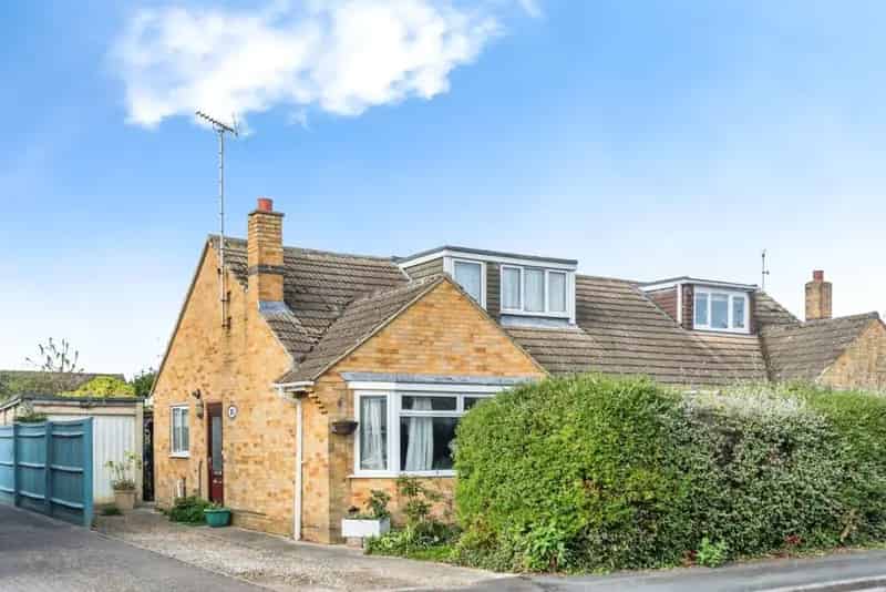 Three Bedroom Semi Detached House Queensfield Swindon