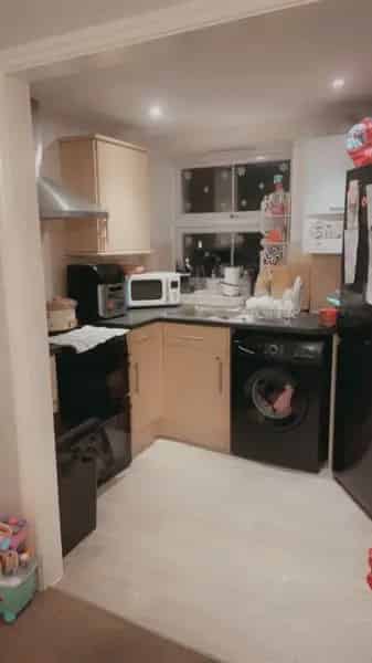 2 Bedroom Flat Worthing - Close to Train Station Shops Beach