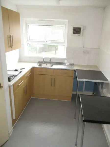 Flat For Rent in Staines-upon-Thames, England