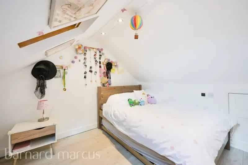 Spacious Teraced House with EV Charging and Garden