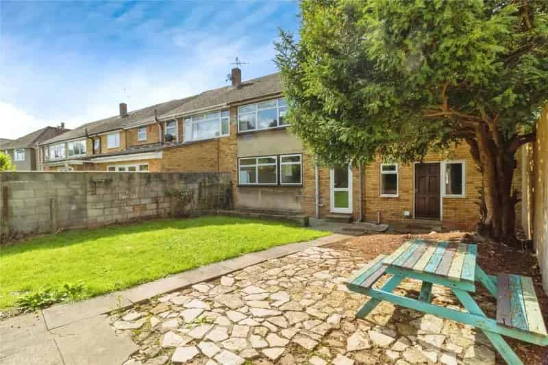 5 Bedroom End of Terrace House for Sale