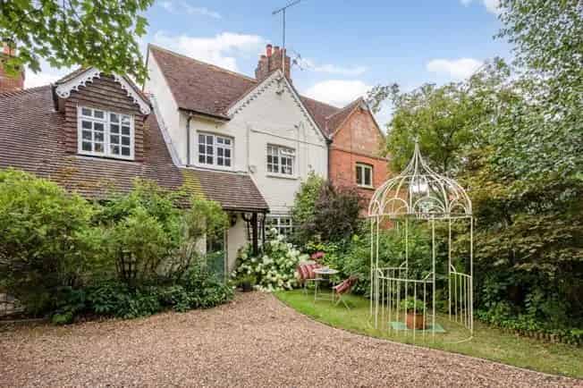 4 Bedroom Semi-Detached House to Rent