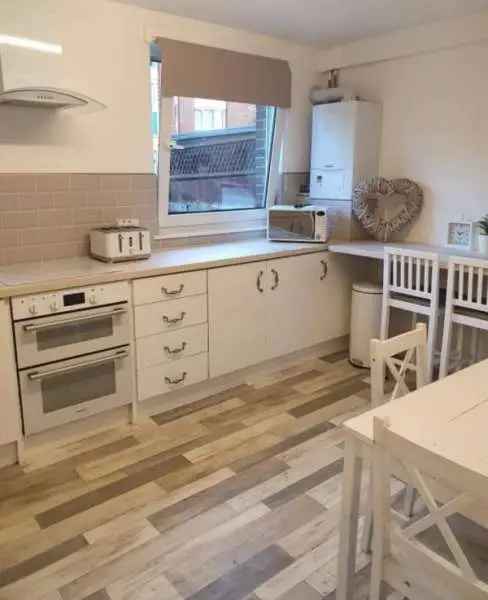 Flat For Rent in Tendring, England