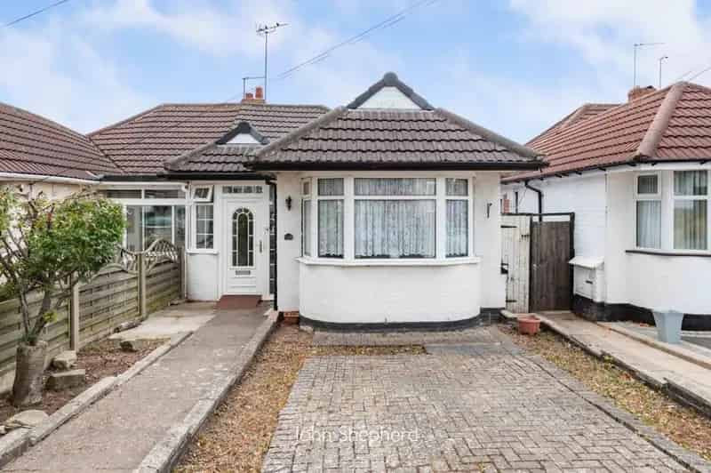 3 Bedroom Bungalow For Sale Near Shops And Schools