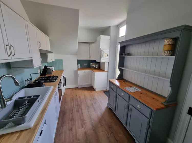 2 Bedroom Furnished Ground Floor Flat to Rent