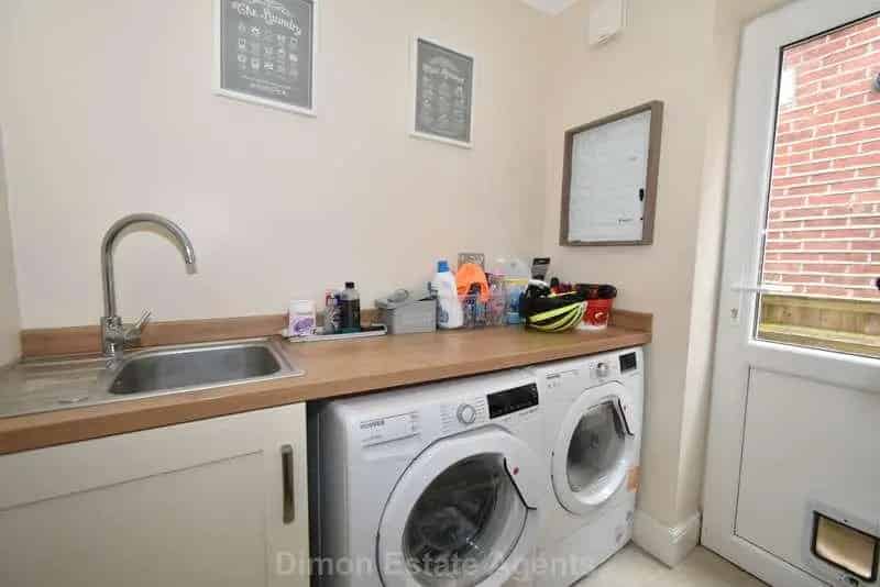 3 Bed Family Home Extended Accommodation Garden Potential Rear Access