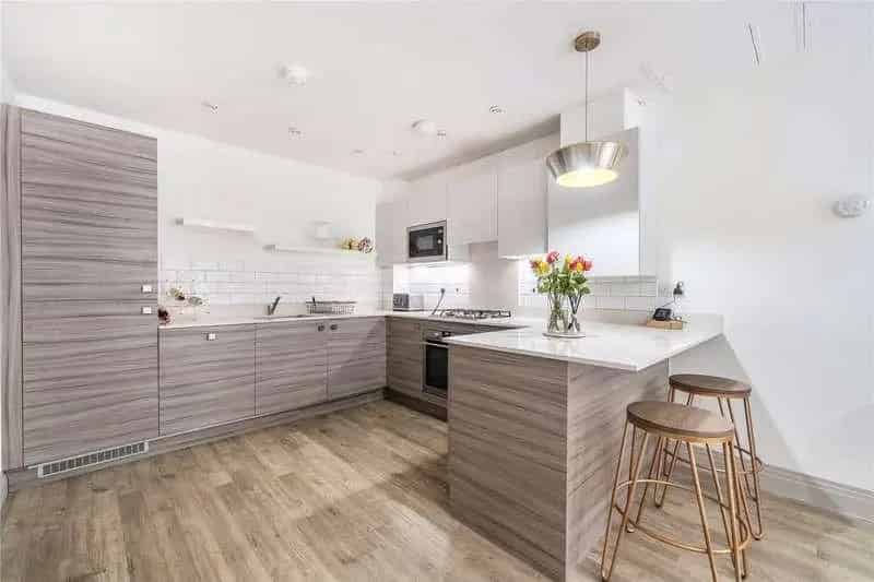 1 Bed Flat for Sale - Modern Apartment with Balcony and Parking
