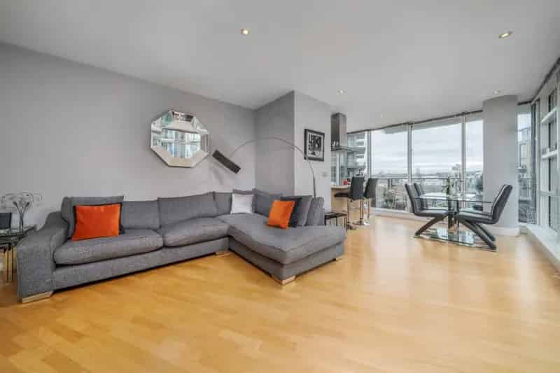 2 Bedroom Flat for Sale Battersea Reach River Thames Views