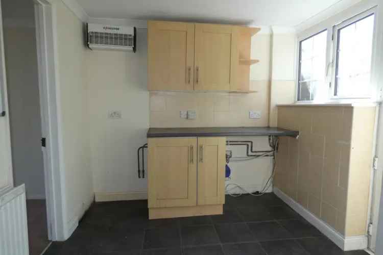 3 Bed House Ludgershall Double Garage Enclosed Garden