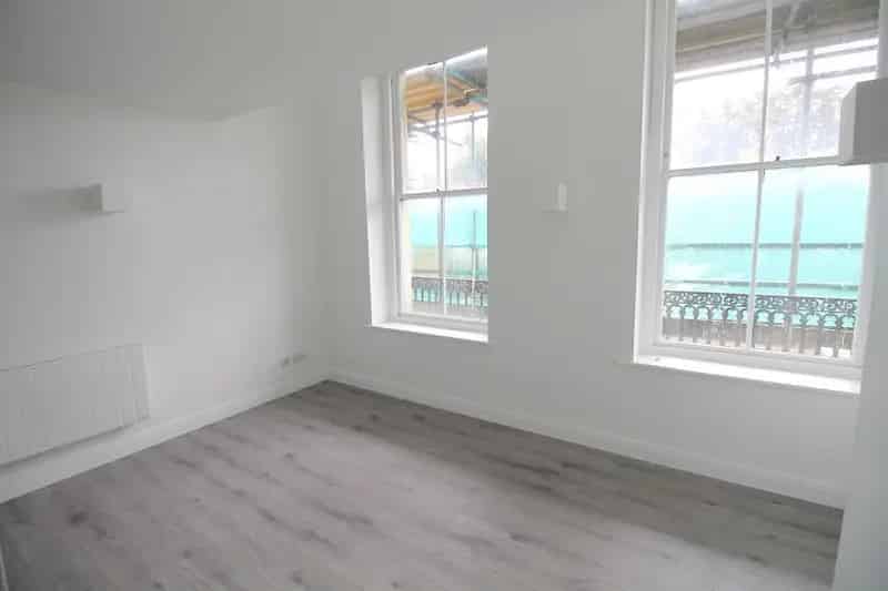 Studio Flat near Brighton Mainline Station