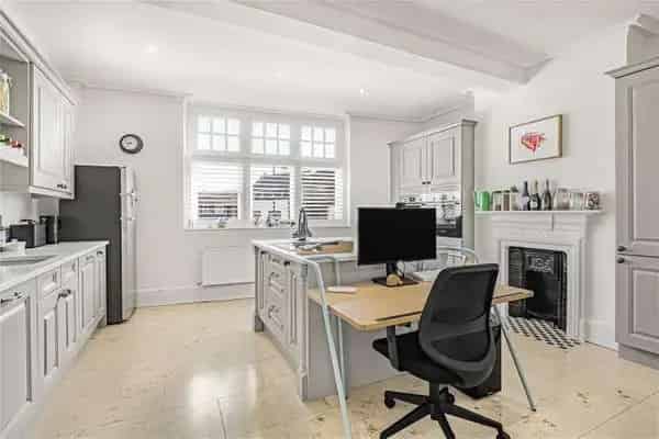 Charming Home with Modern Amenities in Henley-on-Thames