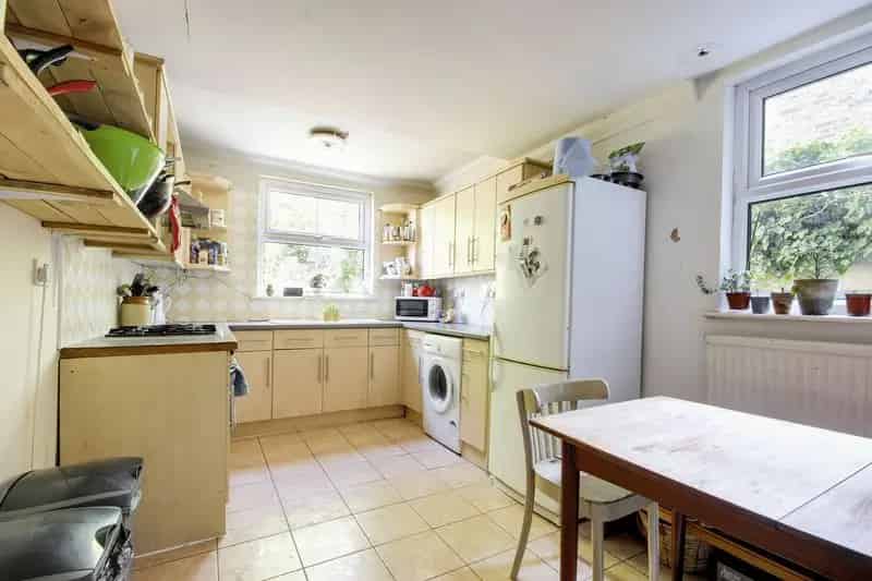 5 Bedroom Victorian Terrace House for Rent
