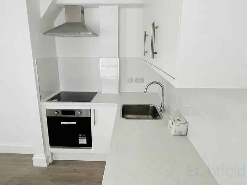 2 Bedroom Garden Flat to Rent - Newly Renovated