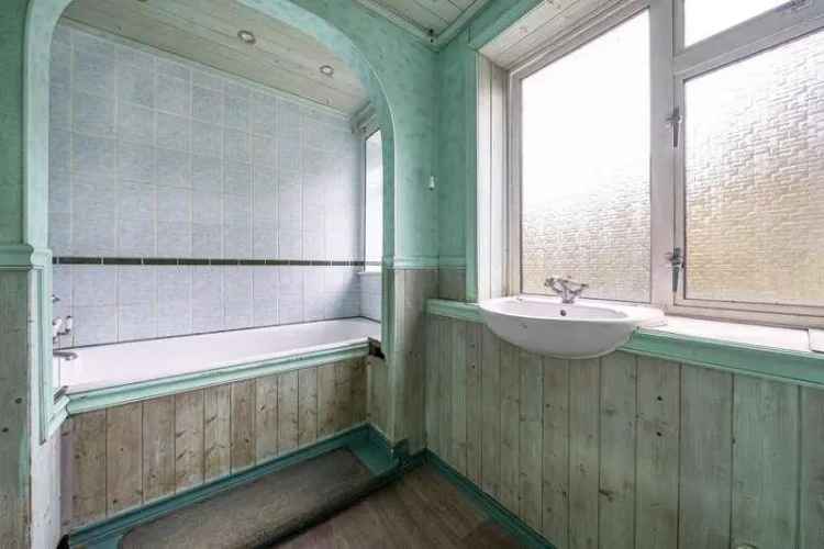 4 Bed Detached House For Sale - Cul-De-Sac Location
