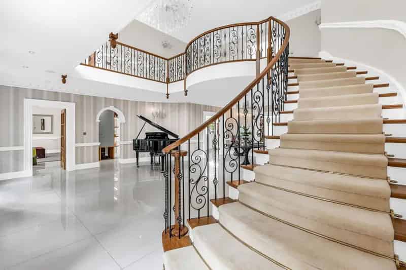 5 Bedroom Detached House for Sale in Hutton Mount