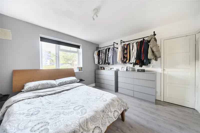 2 Bedroom Maisonette for Sale Near Train Station