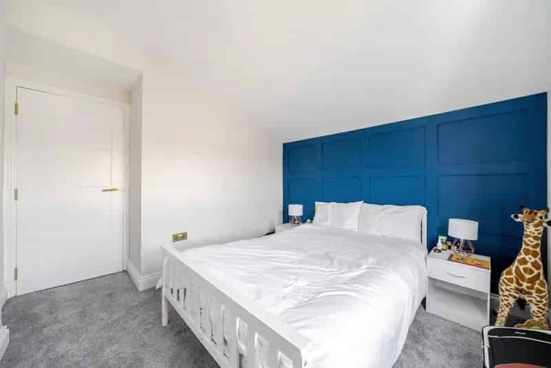 Two Bedroom Apartment near Forest Hill Station with Private Garden