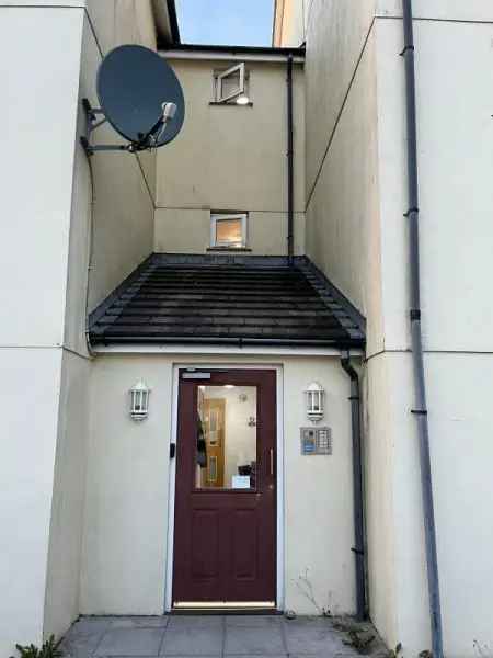 Flat For Rent in Redruth, England