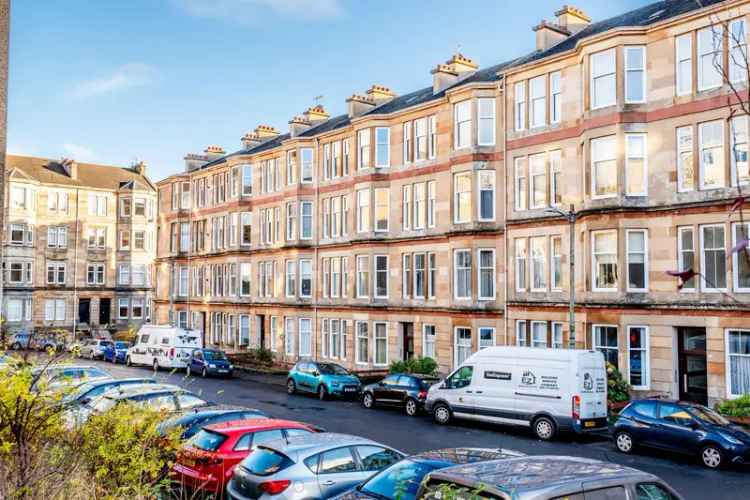 2-Bed Top Floor Apartment Mount Florida - Modernization Needed