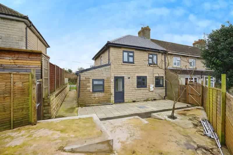 Three Bedroom House Long Term Let Pets Considered