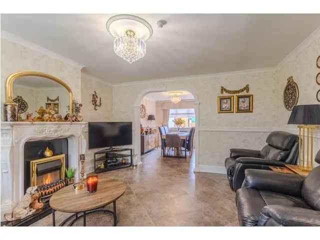 3 Bedroom Semi Detached House for Sale in Bishopbriggs