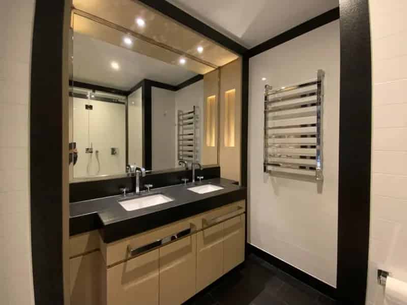 2 Bedroom Flat For Sale in London